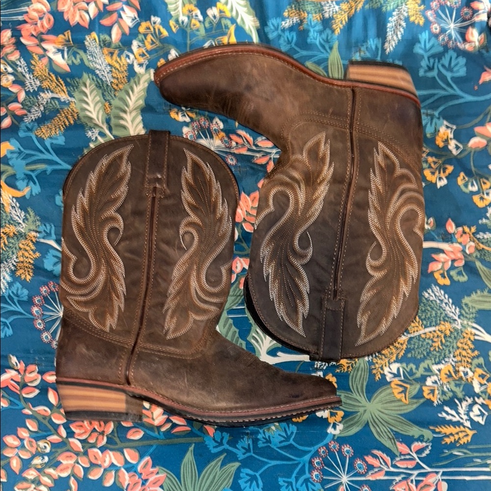 Gently Used Laredo Tan and Black Leather Boots
